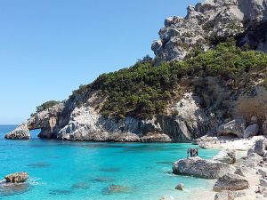 Strand auf Sardinien © Simon auf Pixabay